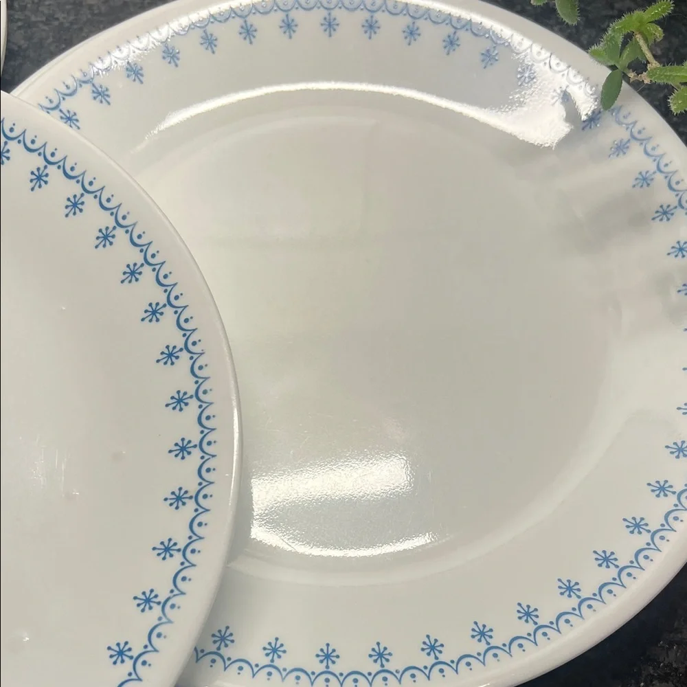 Corelle SET OF 3 Snowflake Blue or Snowflake Garland Dinner plates. Vintage
